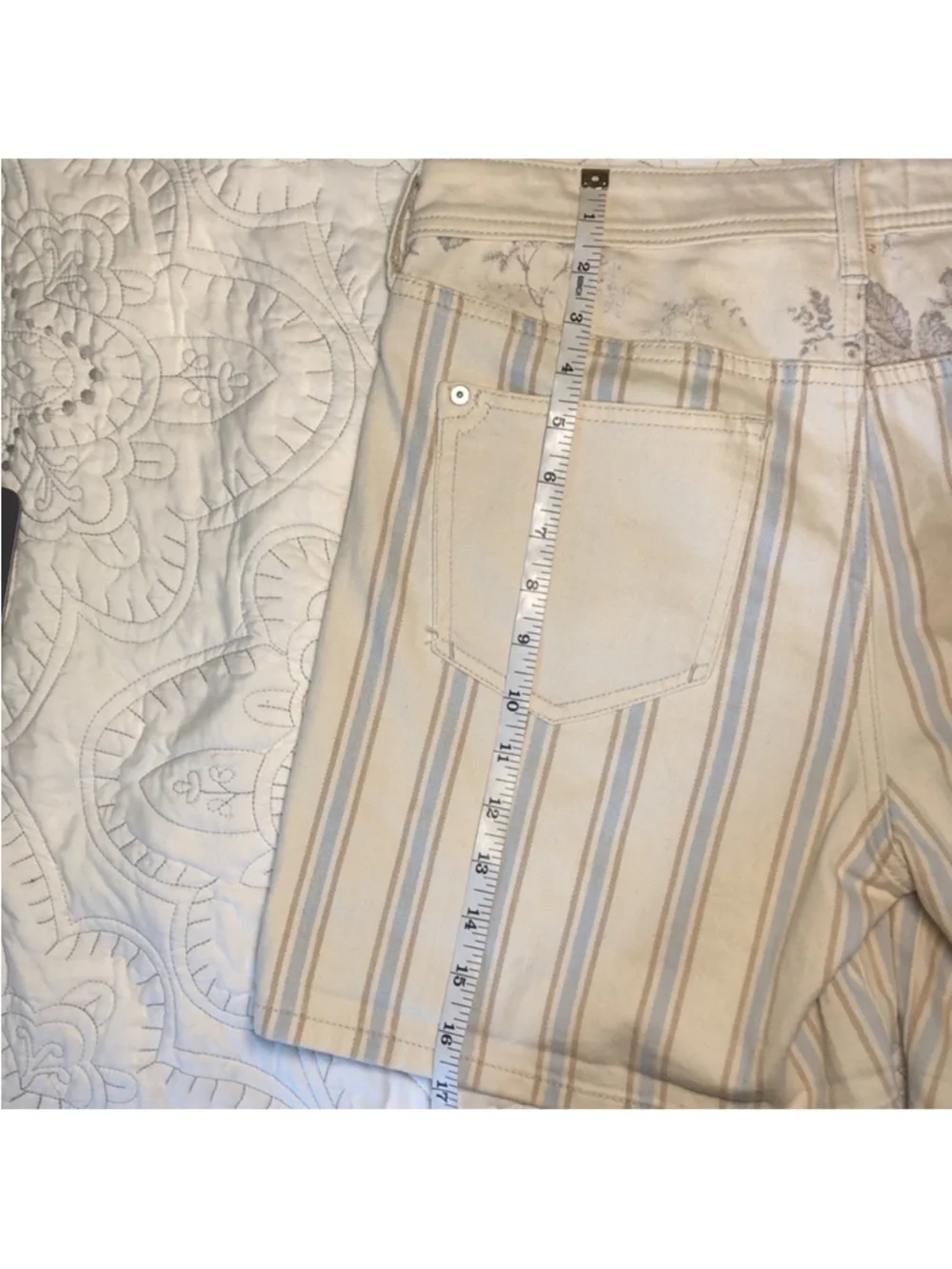 Anthropologie Pilcro Striped Slim Boyfriend Denim Shorts Size 29 EUC - Picture 12 of 14